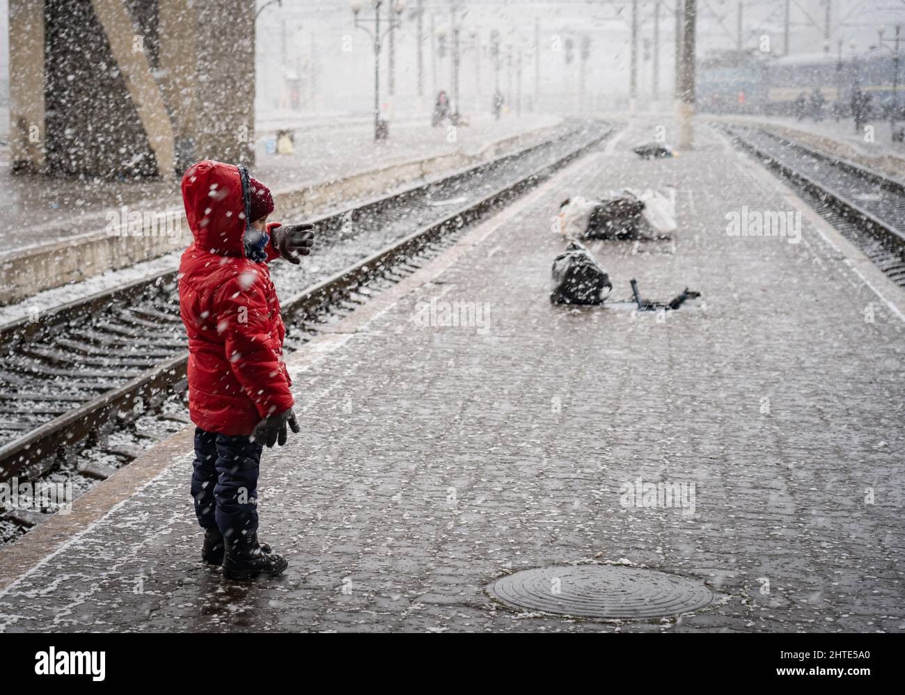 27th February 2022. Lviv Train Station, Ukraine. Temperatures dropped as families wait for a way out of the country. As snow fell on Sunday, some had to turn around and walk back to the nearest main city to find other ways out. - Copyright: Bel Trew/The Credit: Independent/Alamy Live News Stock Photo