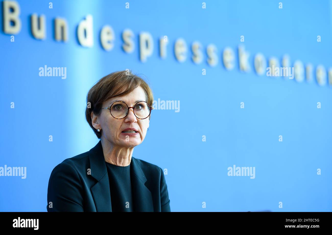 Berlin, Germany. 28th Feb, 2022. Bettina Stark-Watzinger (FDP), Federal Minister of Education and Research, speaks at a press conference on the national launch of the 6th Assessment Report of the Intergovernmental Panel on Climate Change (IPCC). The report of the IPCC, also known as the Intergovernmental Panel on Climate Change, summarizes the scientific state of the art on the scientific basis of climate change, its causes and extent. Credit: Bernd von Jutrczenka/dpa/Alamy Live News Stock Photo