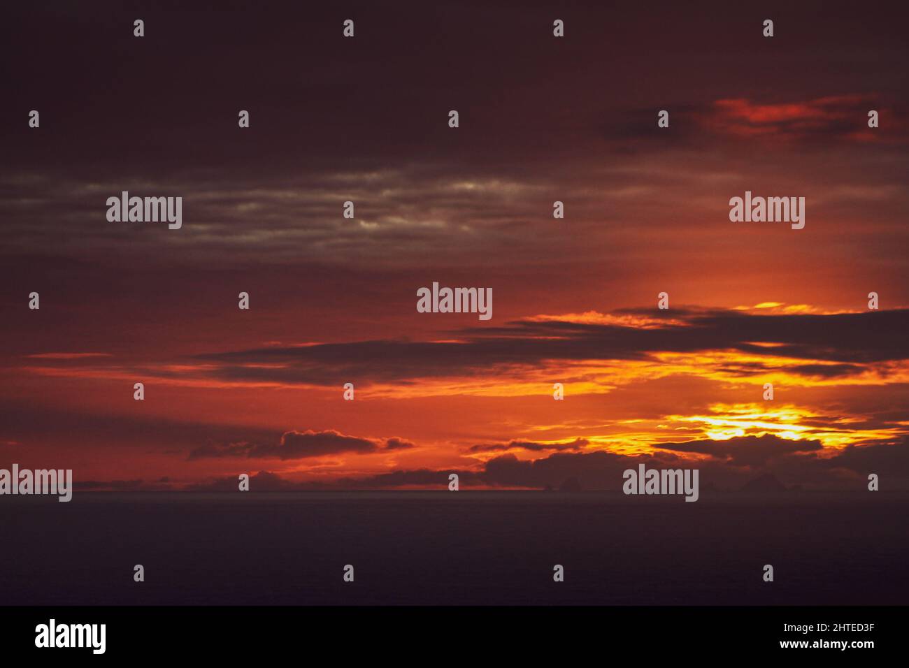 Beautiful sunset cloudy scenery hi-res stock photography and images - Alamy