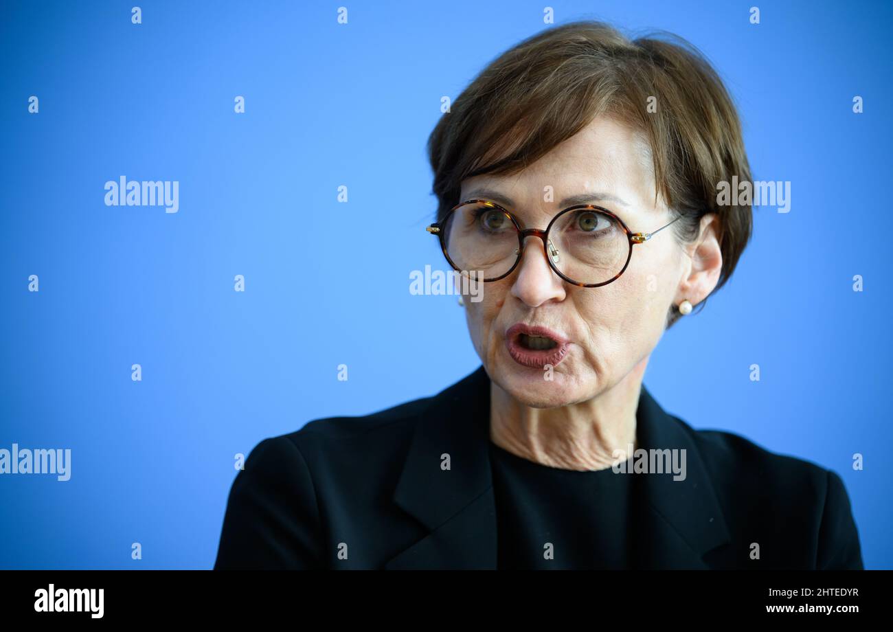 Berlin, Germany. 28th Feb, 2022. Bettina Stark-Watzinger (FDP), Federal Minister of Education and Research, speaks at a press conference on the national launch of the 6th Assessment Report of the Intergovernmental Panel on Climate Change (IPCC). The report of the IPCC, also known as the Intergovernmental Panel on Climate Change, summarizes the scientific state of the art on the scientific basis of climate change, its causes and extent. Credit: Bernd von Jutrczenka/dpa/Alamy Live News Stock Photo