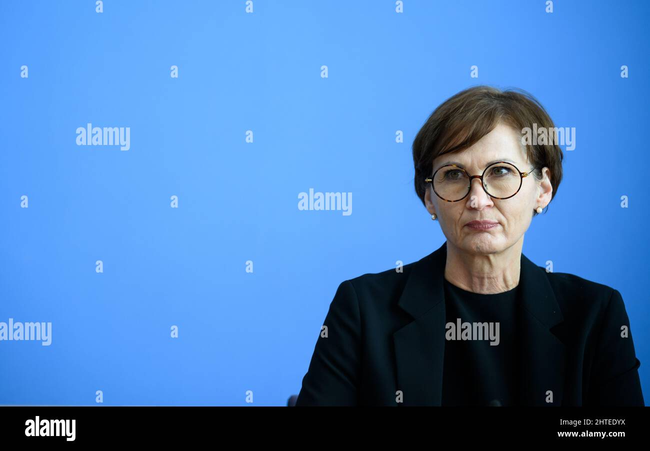 Berlin, Germany. 28th Feb, 2022. Bettina Stark-Watzinger (FDP), Federal Minister of Education and Research, speaks at a press conference on the national launch of the 6th Assessment Report of the Intergovernmental Panel on Climate Change (IPCC). The report of the IPCC, also known as the Intergovernmental Panel on Climate Change, summarizes the scientific state of the art on the scientific basis of climate change, its causes and extent. Credit: Bernd von Jutrczenka/dpa/Alamy Live News Stock Photo