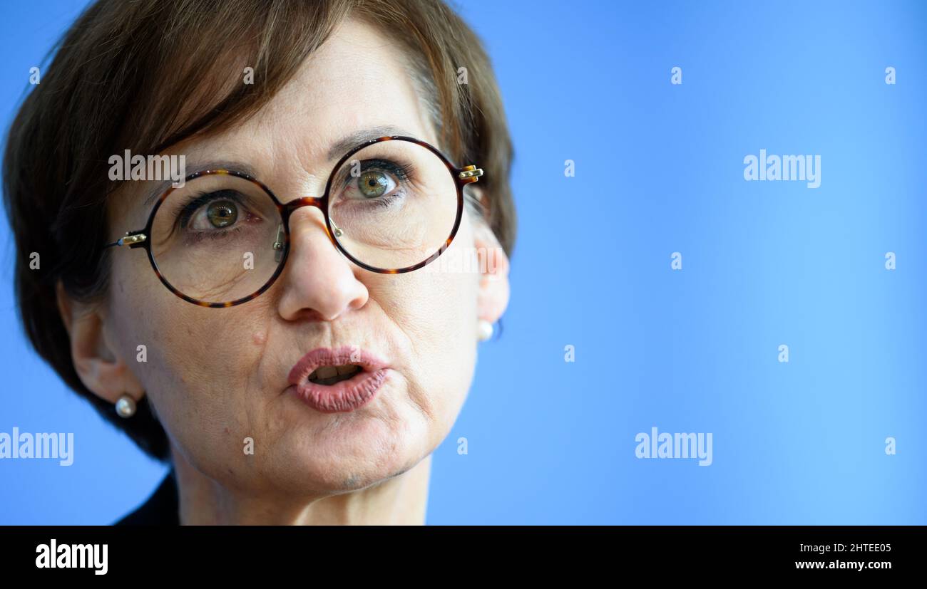 Berlin, Germany. 28th Feb, 2022. Bettina Stark-Watzinger (FDP), Federal Minister of Education and Research, speaks at a press conference on the national launch of the 6th Assessment Report of the Intergovernmental Panel on Climate Change (IPCC). The report of the IPCC, also known as the Intergovernmental Panel on Climate Change, summarizes the scientific state of the art on the scientific basis of climate change, its causes and extent. Credit: Bernd von Jutrczenka/dpa/Alamy Live News Stock Photo