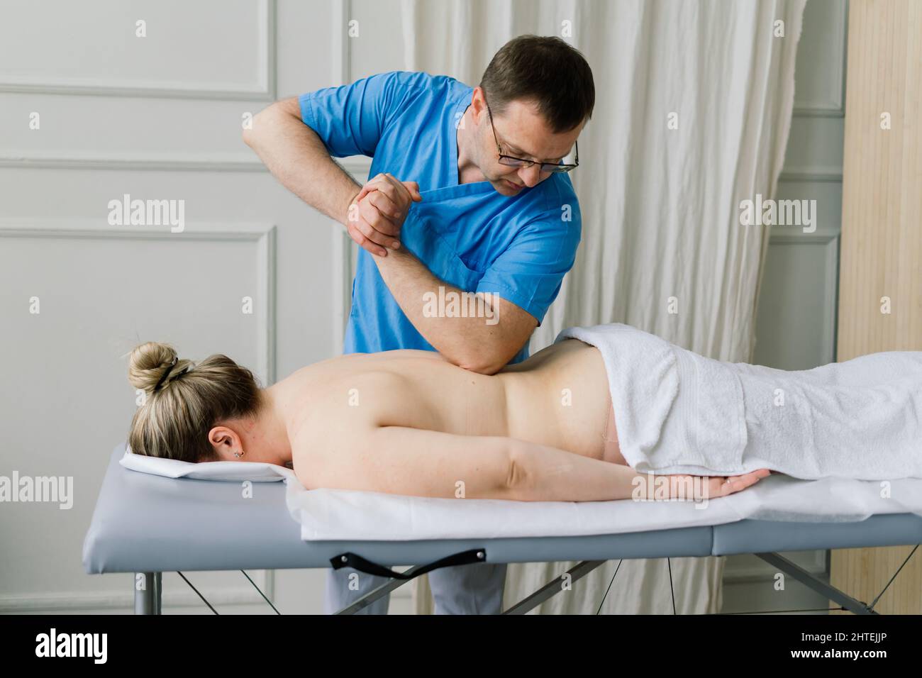 Anti-cellulite foot massage for fat woman. Concept of personal care, weight  loss, diet. Close-up Stock Photo - Alamy