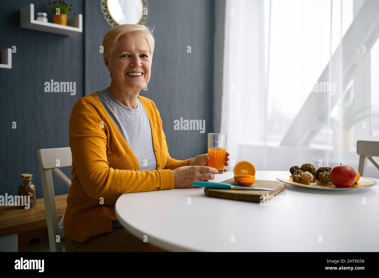 Grey haired woman hi-res stock photography and images - Alamy