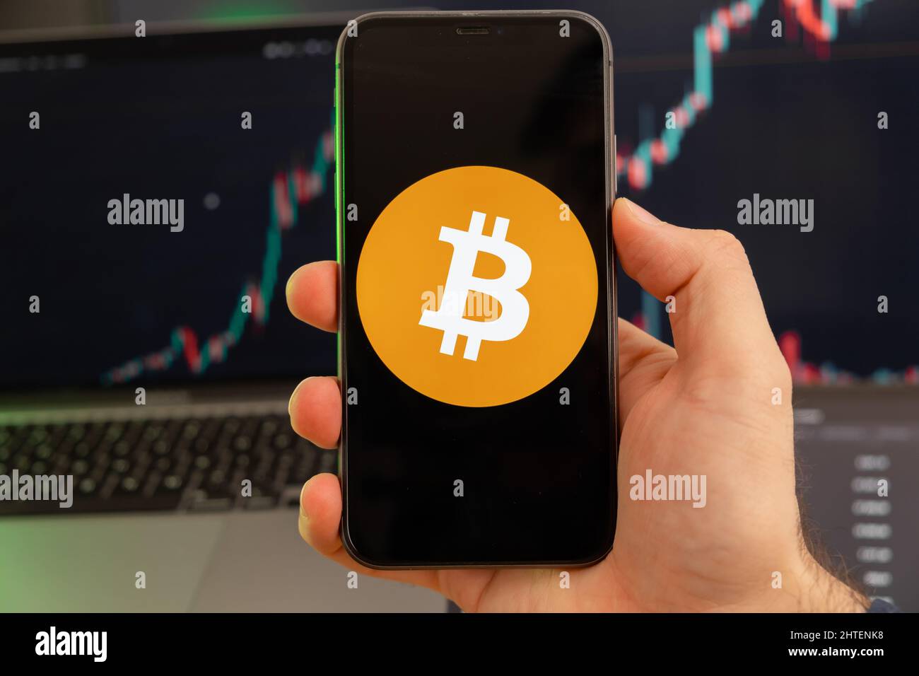 Bitcoin hand hi-res stock photography and images - Alamy