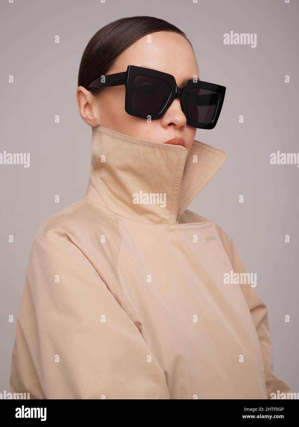 Black trench coat hi-res stock photography and images - Alamy