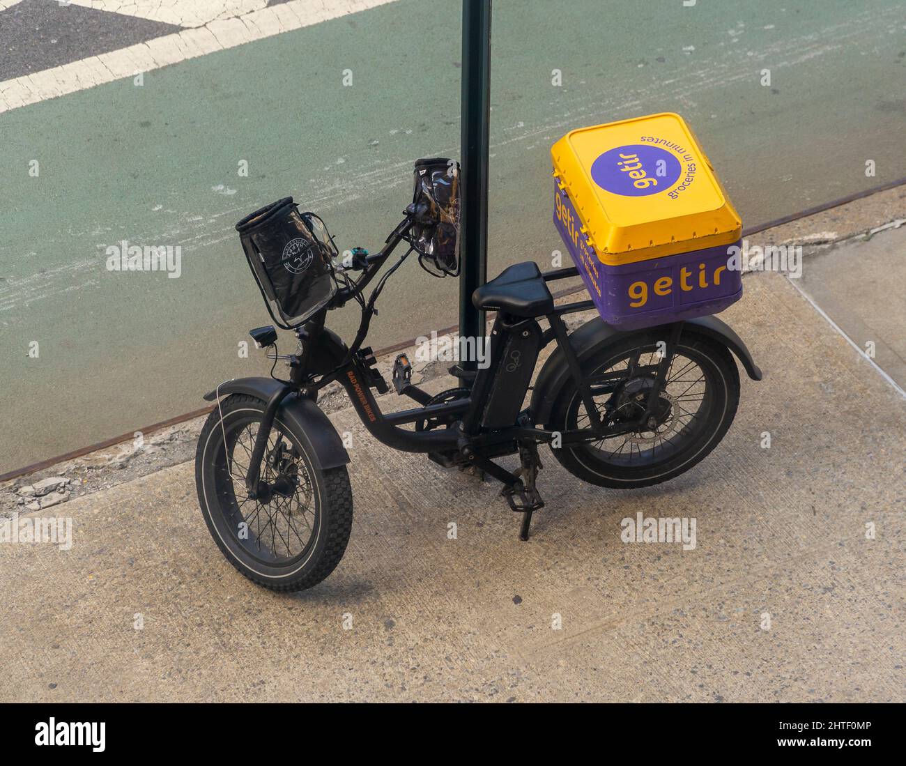 Delivery new lower prices hi-res stock photography and images - Alamy