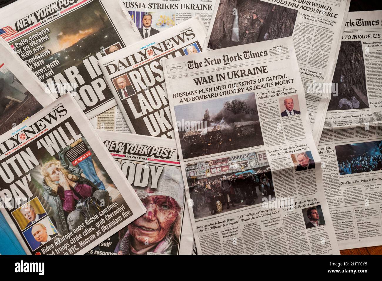 Several days’ covers of New York newspapers on Friday, February 25, 2022 report on the invasion of Ukraine by Russian military forces. (© Richard B. Levine) Stock Photo