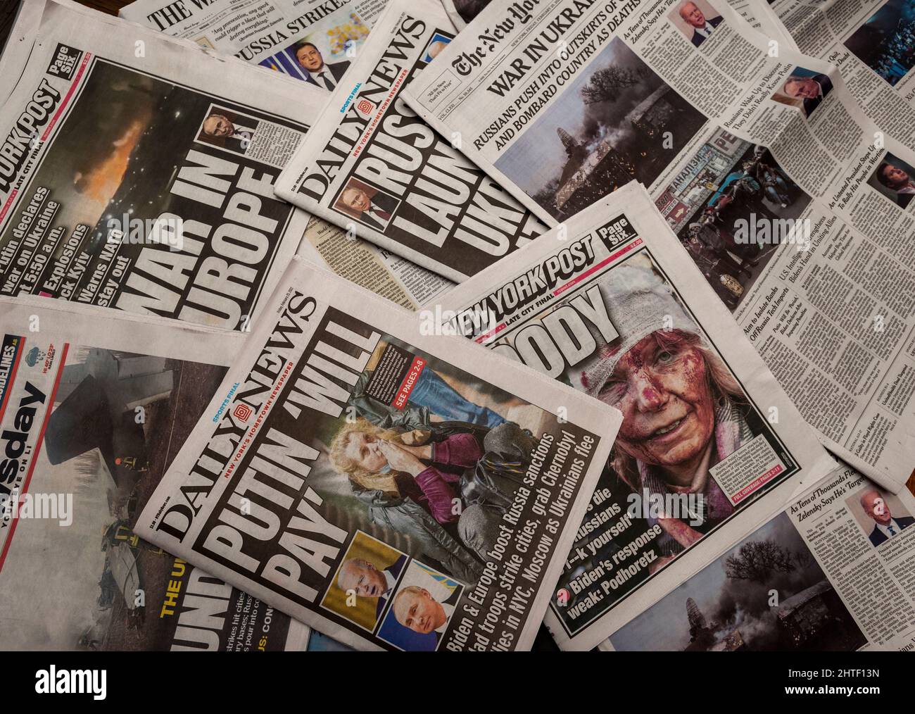 Several days’ covers of New York newspapers on Friday, February 25, 2022 report on the invasion of Ukraine by Russian military forces. (© Richard B. Levine) Stock Photo