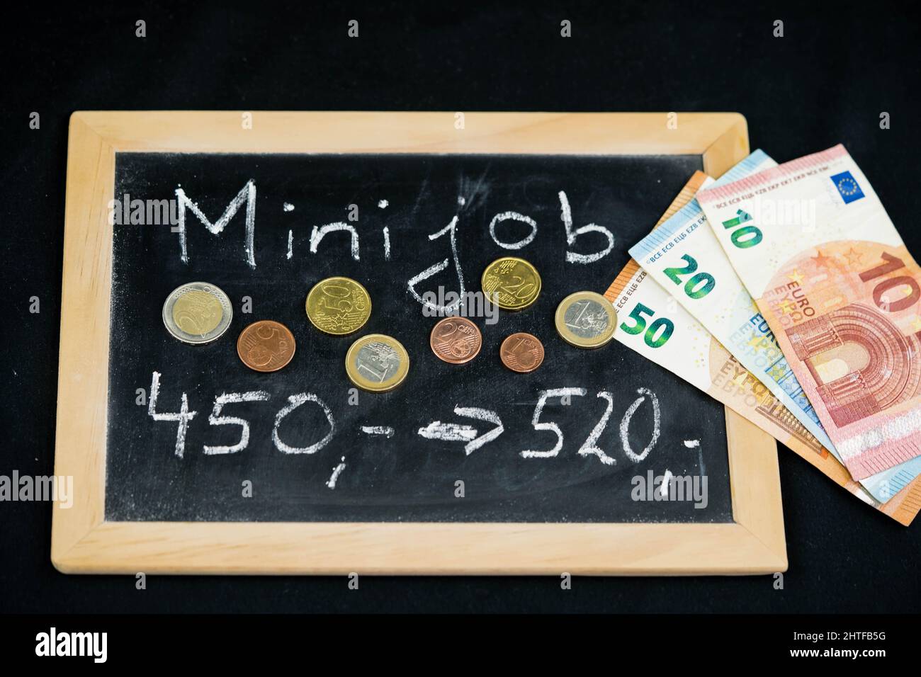 Minijob From July 2022, the tax-free gross wage for part-time employees will increase from 450.00 euros to 520.00 euros Stock Photo