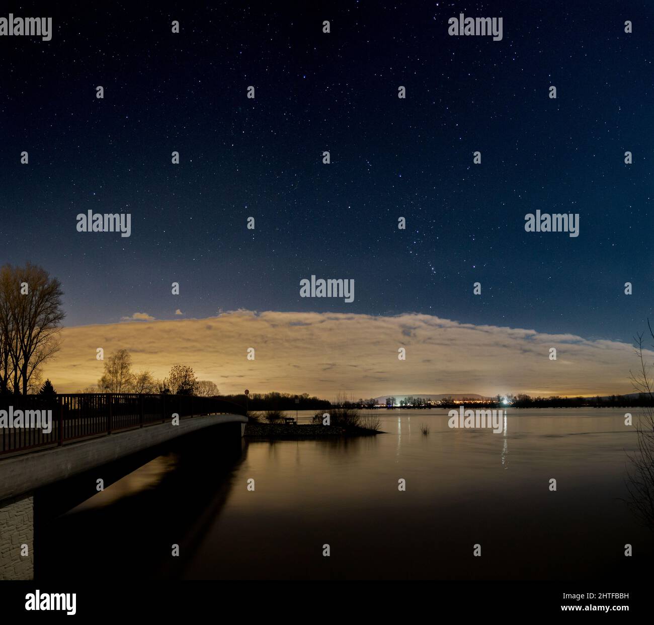 Starry sky reflection water hi-res stock photography and images - Alamy