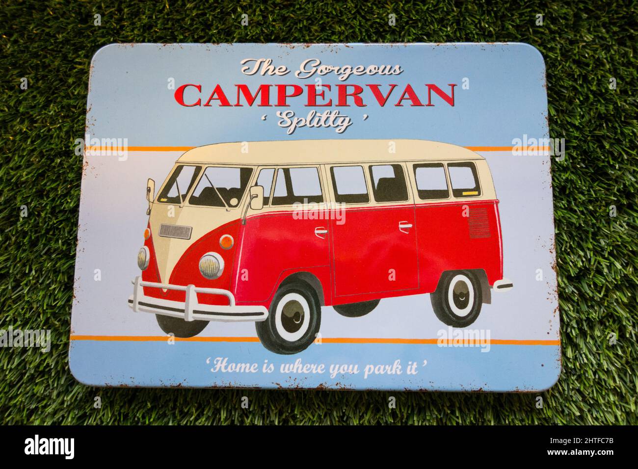Home Is Where You Park It - the gorgeous VW campervan, Splitty on a biscuit tin lid Stock Photo
