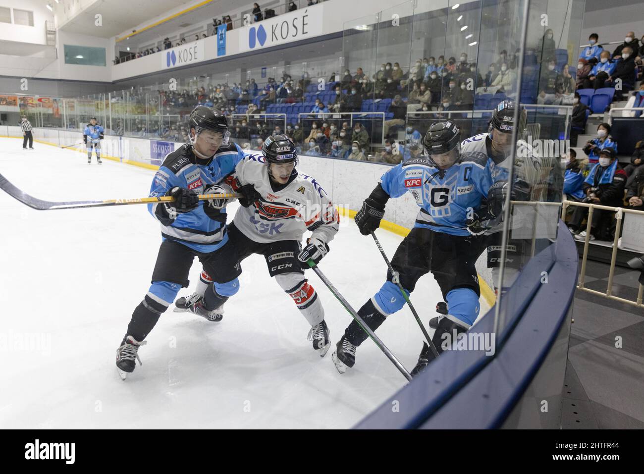 Dustin Brown, David Desharnais sign in Switzerland