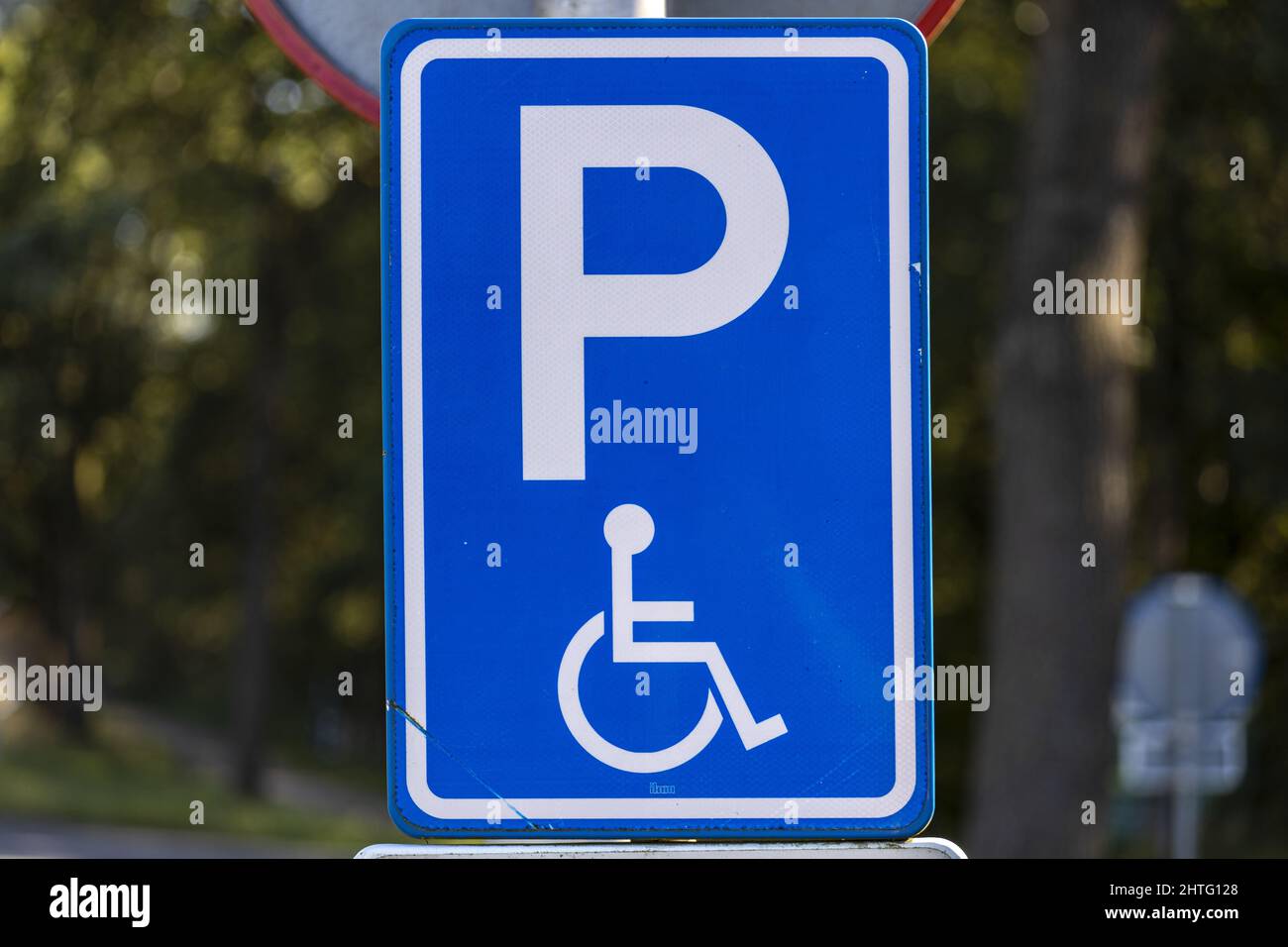 Dutch traffic sign pointing to parking Stock Photo