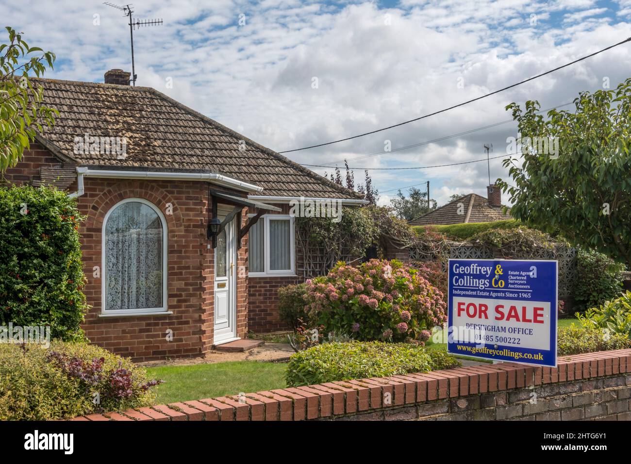 Bungalow hires stock photography and images Alamy