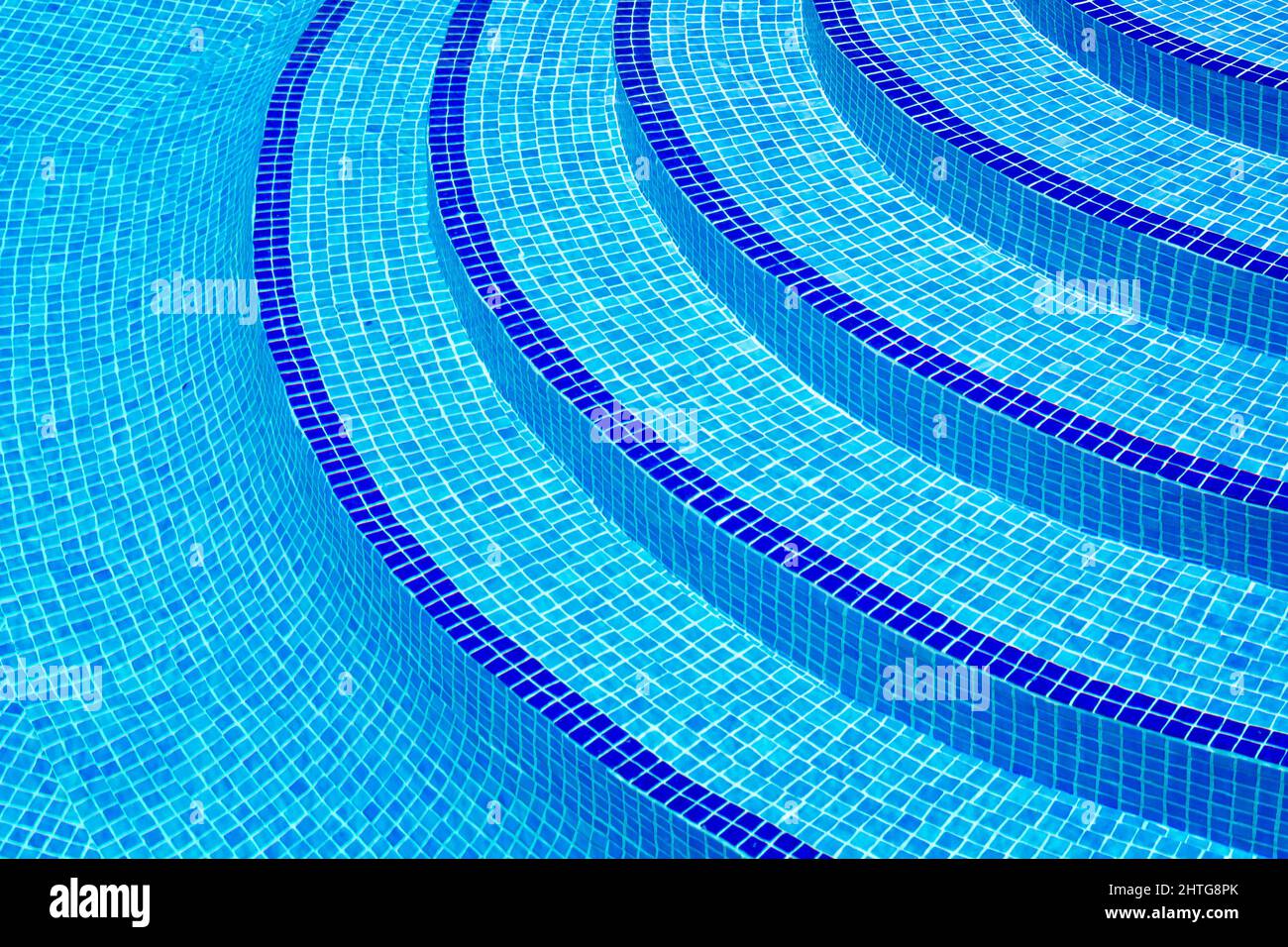 Curved swimming pool hires stock photography and images Alamy