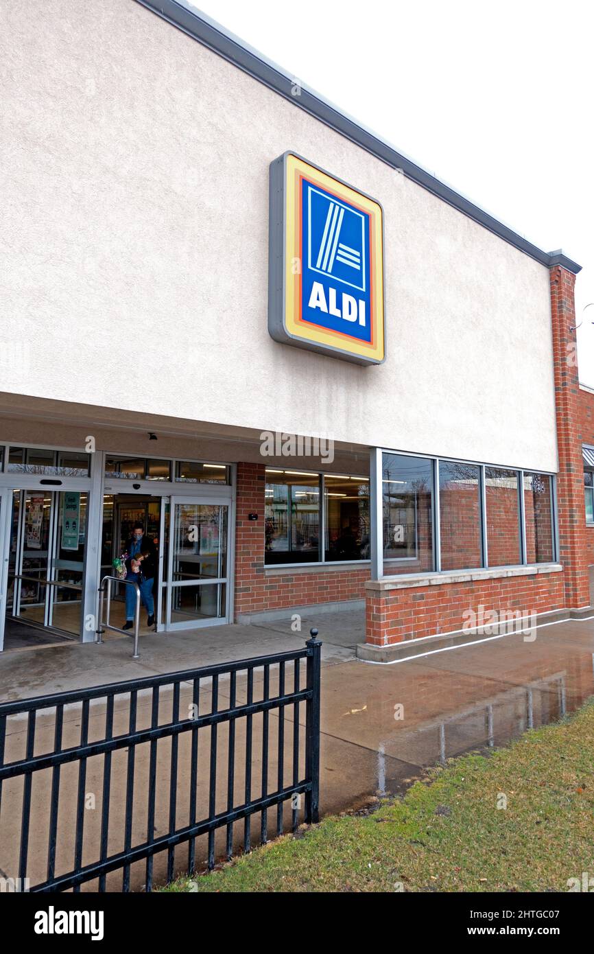 Front of the Aldi's grocery store. St Paul Minnesota MN USA Stock Photo