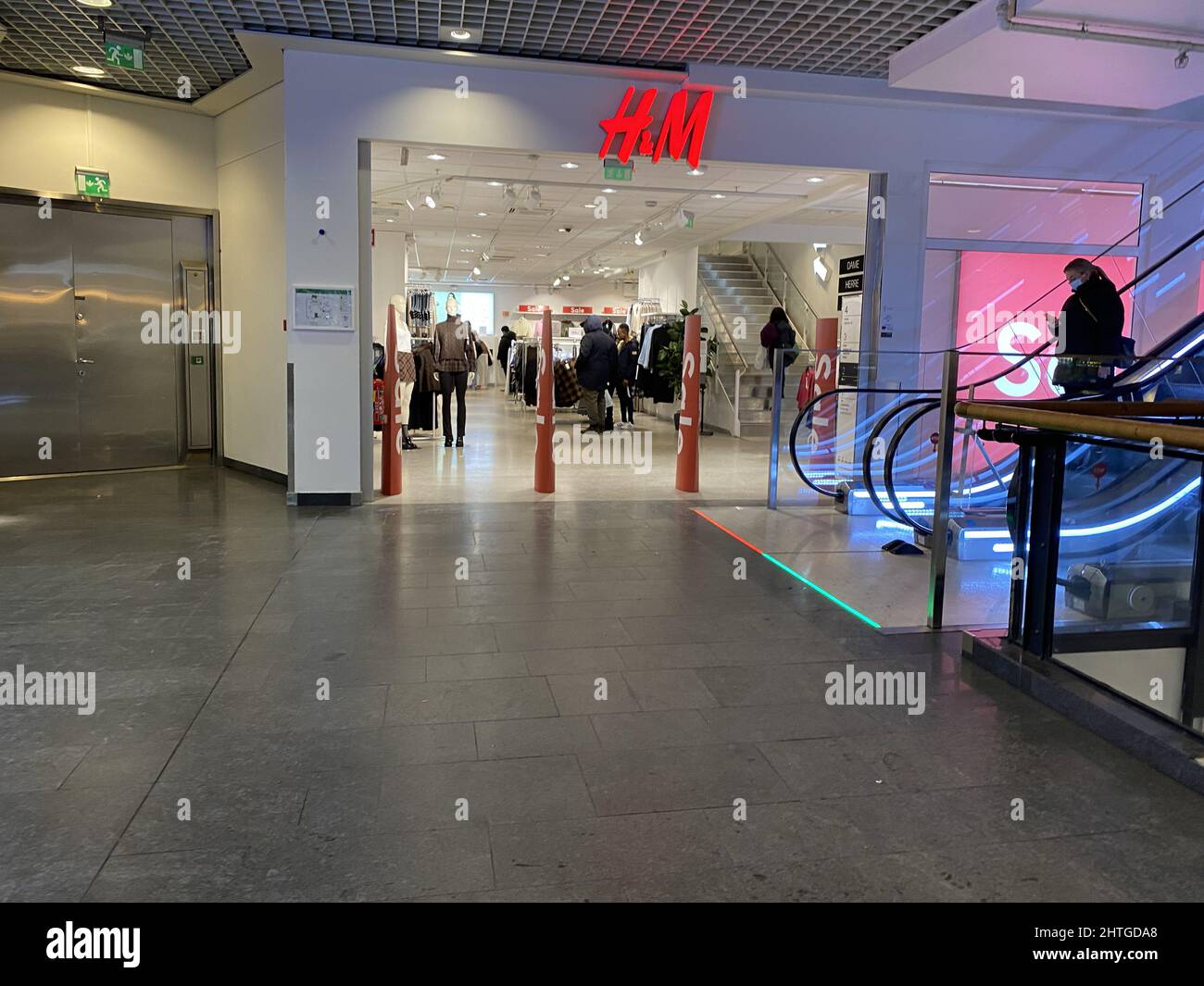 H&M store in Oslo City inside a shopping center Stock Photo - Alamy