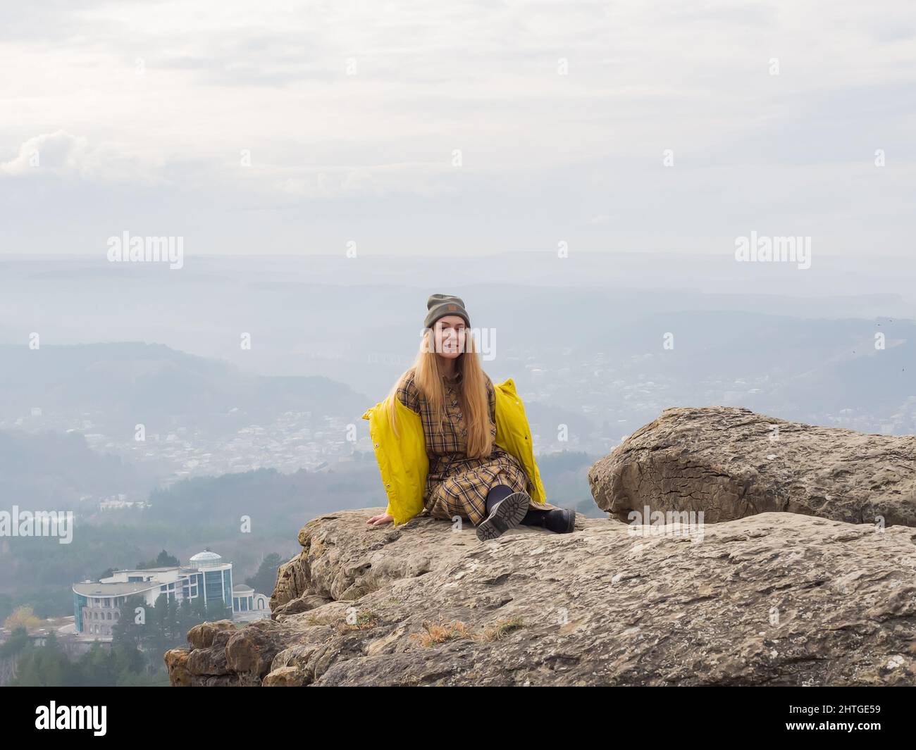 Girl sitting on edge cliff hi-res stock photography and images - Alamy