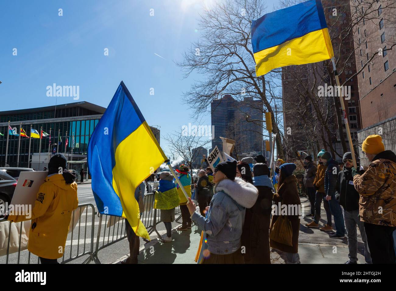 Flags united nations and ukraine hi-res stock photography and images ...
