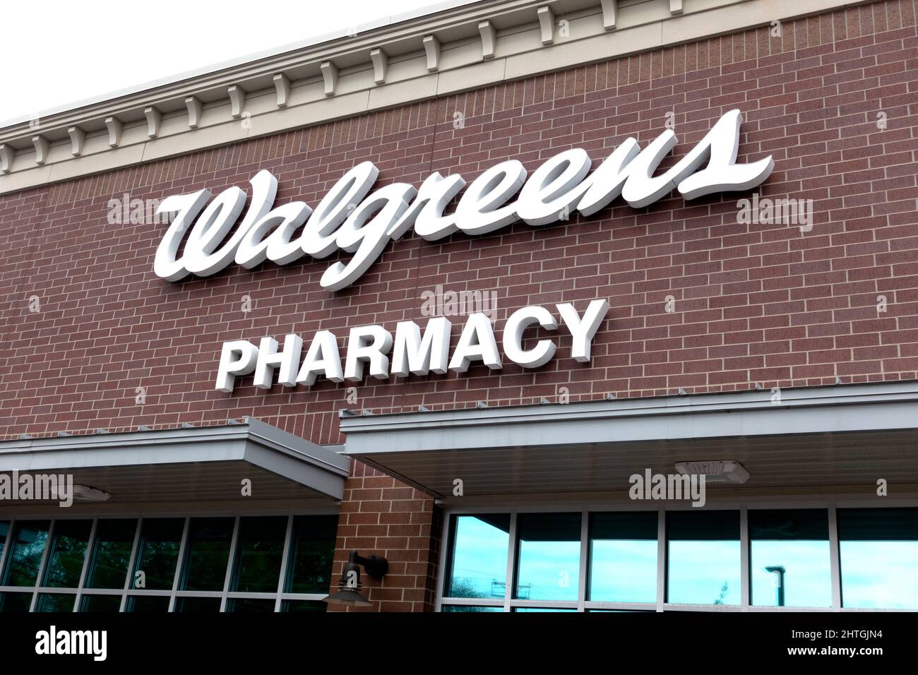 Walgreens Pharmacy Store Sign Hi-res Stock Photography And Images - Alamy