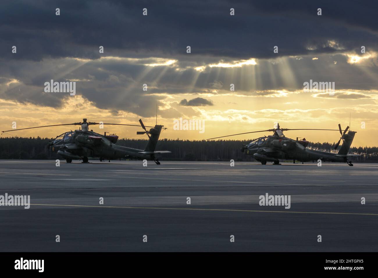 Lask, Poland. 25 February, 2022. U.S. Army AH64 Apache attack helicopters with the 7th Squadron, 17th Cavalry Regiment of the 1st Air Cavalry Brigade on the ramp at Lask Air Base, February 25, 2022 in Lask, Poland. The U.S. has increased NATO forces in the region to counter the Russia threat against Ukraine.  Credit: Sgt. Agustín Montanez/U.S Army/Alamy Live News Stock Photo