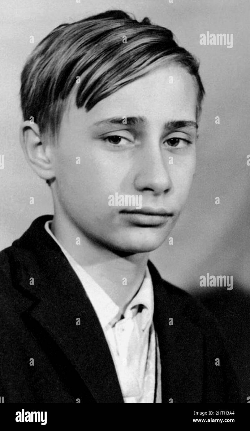 1965 , URSS  : The russian politician VLADIMIR PUTIN ( born in Lelingrad , 7 october 1952 ) when was young boy , aged 13 at school . - Presidente della Federazione Russa - RUSSIA - POLITICO -  POLITICA - POLITIC - personalità personalità da giovane giovani - personality personalities when was young - bambino - bambini - CHILD - CHILDREN - CHILDHOOD - INFANZIA - a scuola - scolaro - teenager --- Archivio GBB Stock Photo