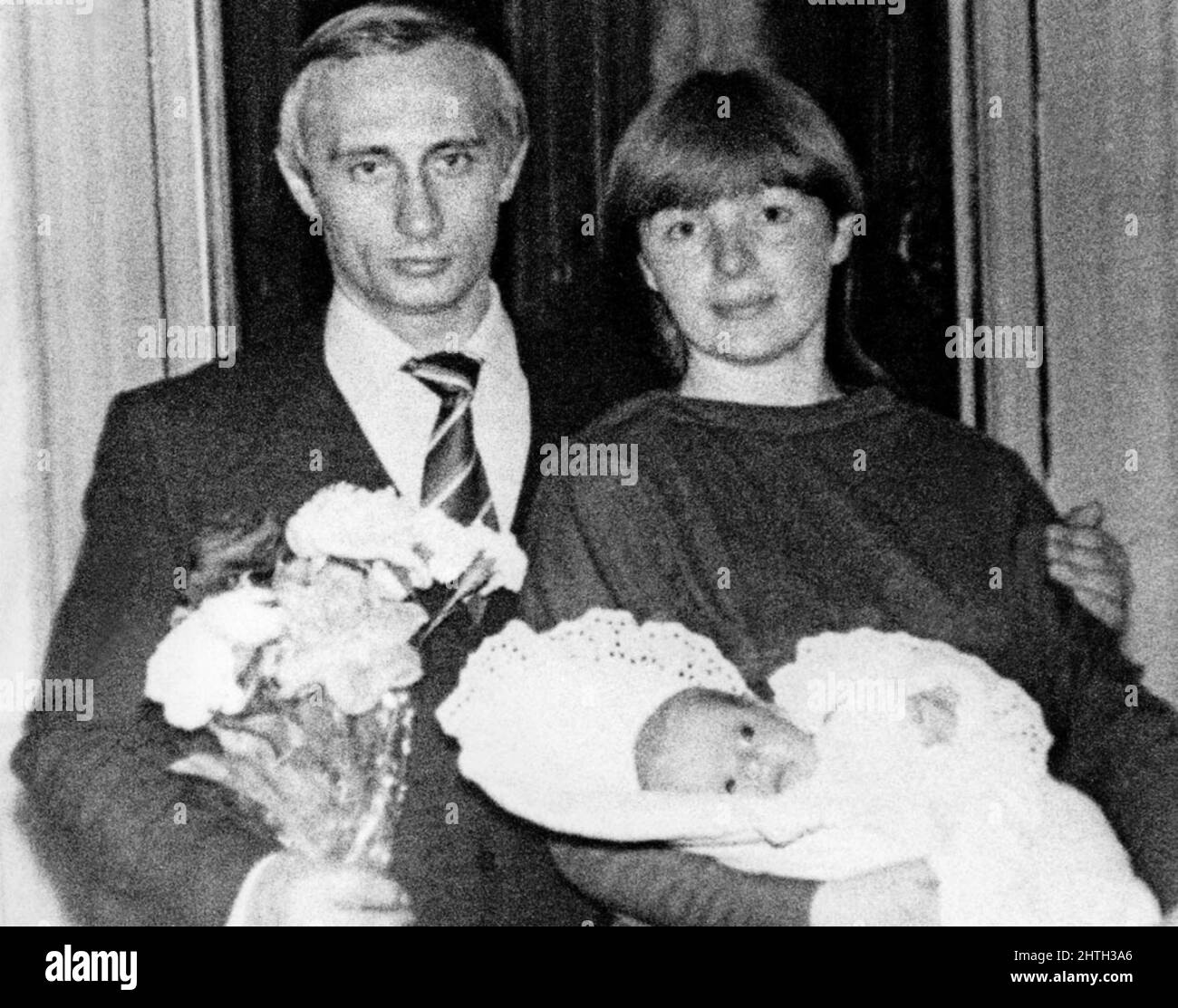 1985 , URSS  : The russian politician VLADIMIR PUTIN ( born in Lelingrad , 7 october 1952 ) with wife  Ljudmila Skrebneva ( born in 1958 ) and daughter Marija Putina . In 1975, Putin joined the KGB like spy and from 1985 to 1990, he served in Dresden , East Germany using a cover identity as a translator. This period in his career is mostly unclear. Unknwnown photographer . - Presidente della Federazione Russa - RUSSIA - POLITICO -  POLITICA - POLITIC - personalità personalità da giovane giovani - personality personalities when was young  --- Archivio GBB Stock Photo
