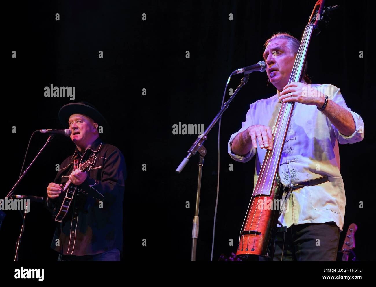 Melbourne, United States. 27th Feb, 2022. Mark Cosgrove (L) and Suavek Zaniesienko perform on stage with the David Bromberg Quintet at the Studio Theatre at the King Center for the Performing Arts in Melbourne. Credit: SOPA Images Limited/Alamy Live News Stock Photo