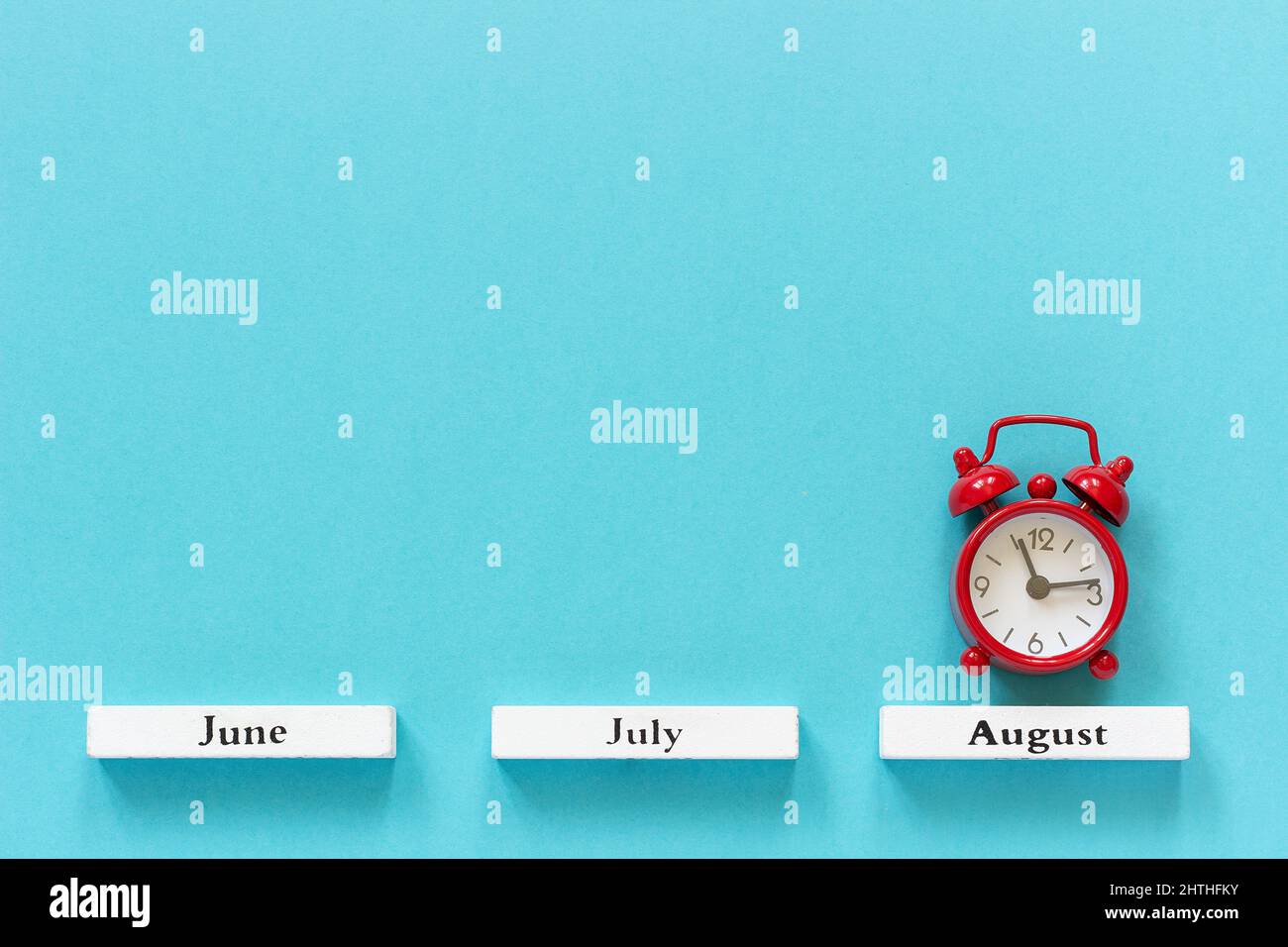 Время 30 августа. Красный будильник календарь. Будильник шаблон для гирлянды. CLOCKCLOCK - over. Июнь время.