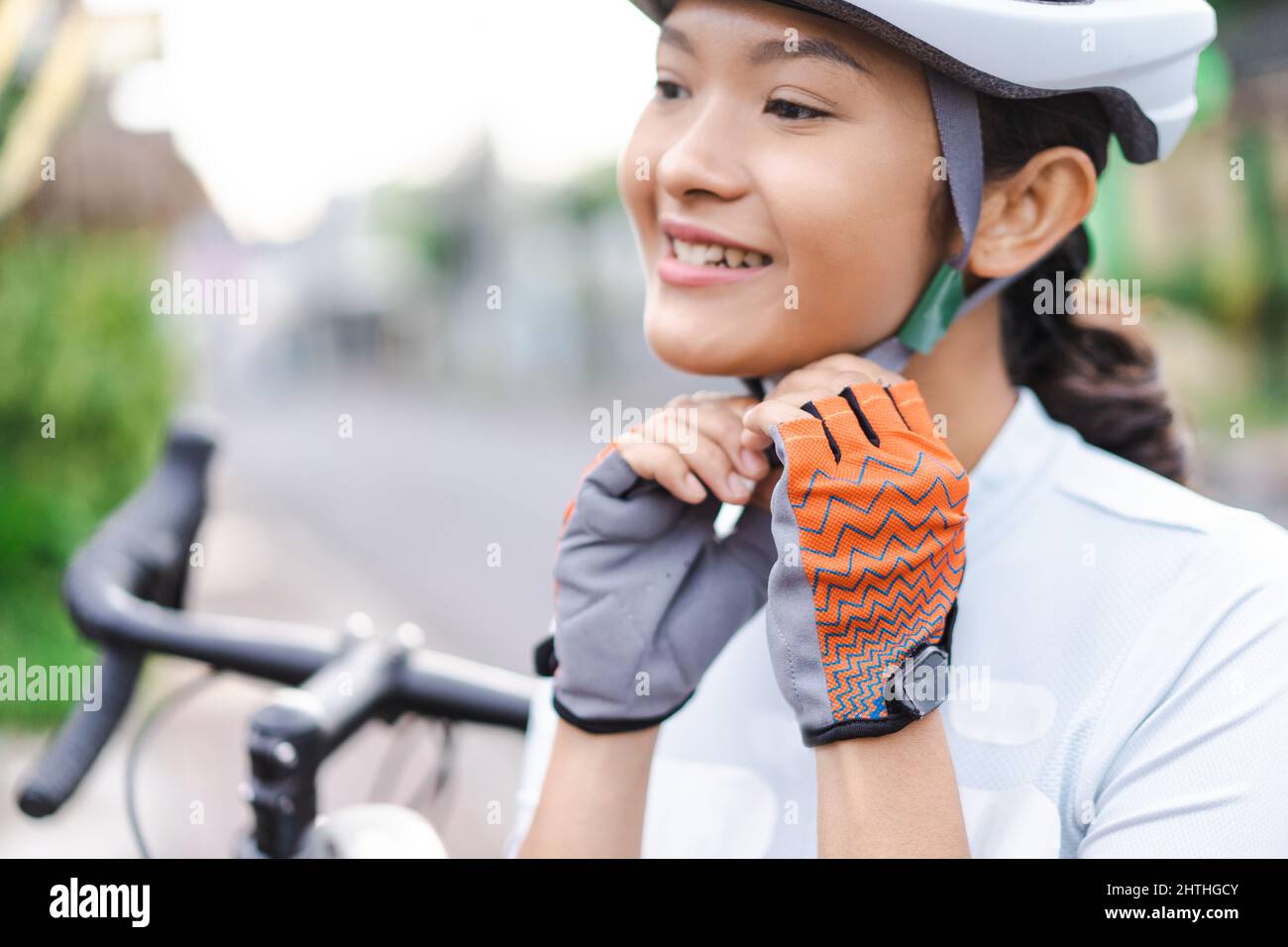 Woman cyclist wearing sports hi-res stock photography and images - Alamy