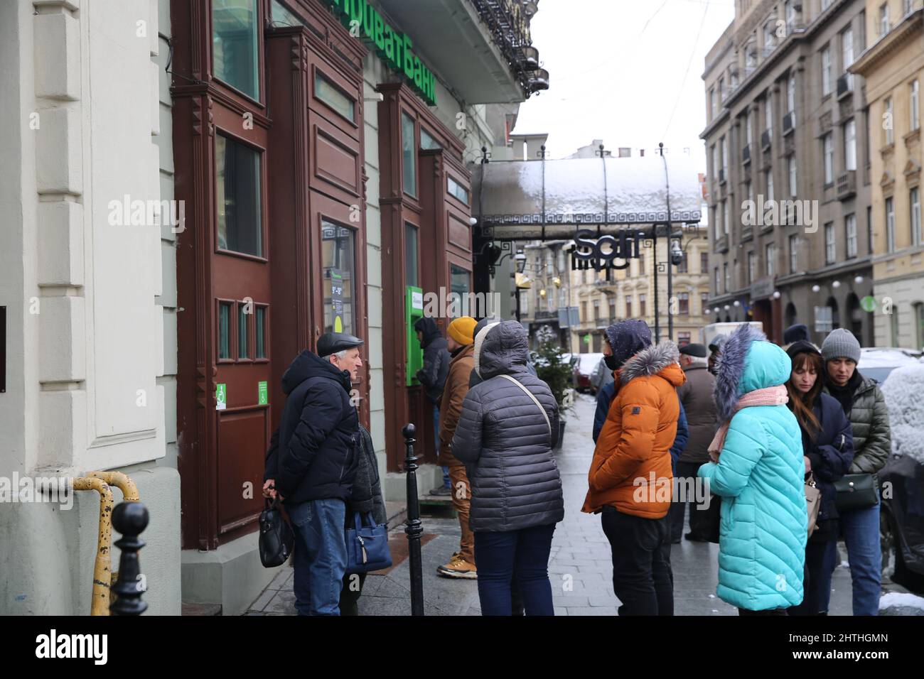 Lviv, Ukraine. 28th Feb, 2022. People queue up at an ATM counter to withdraw money in Lviv, Ukraine, Feb. 28, 2022. Credit: Chen Wenxian/Xinhua/Alamy Live News Stock Photo