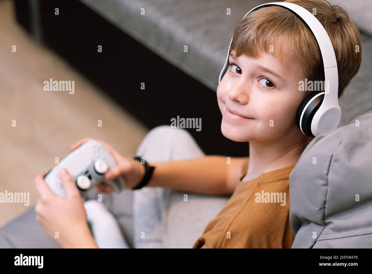 Playing bean bag boy hi-res stock photography and images - Alamy