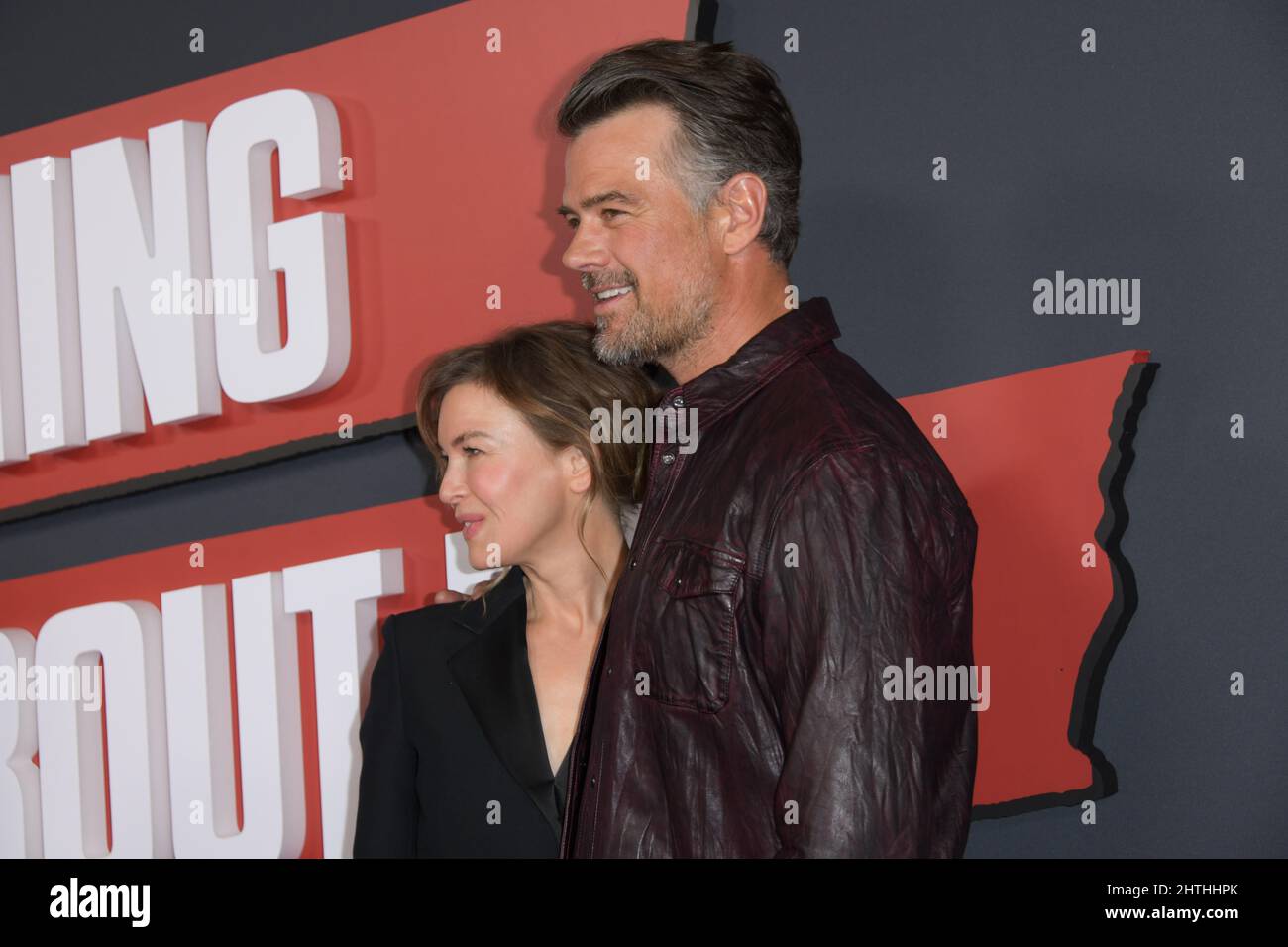 February 28, 2022, Los Angeles, California, USA RENEE ZELLWEGER (L