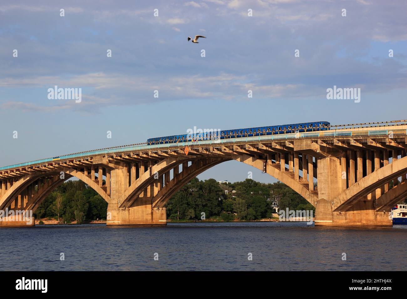 Ukraine, Stadt Kiew, Eisenbahnbruecke ueber den Fluss Dnepr Stock Photo