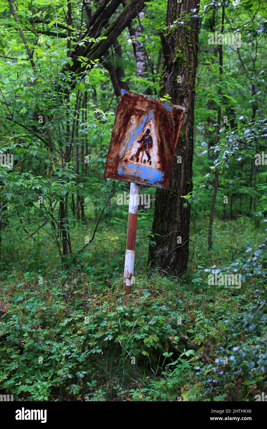 Ukraine, Sperrzone, Pripjat, in der unbewohnbaren 30-Kilometer-Zone um das Kraftwerk von Tschernobyl und der Arbeitersiedlung Pripjat, Achtung Fussgae Stock Photo