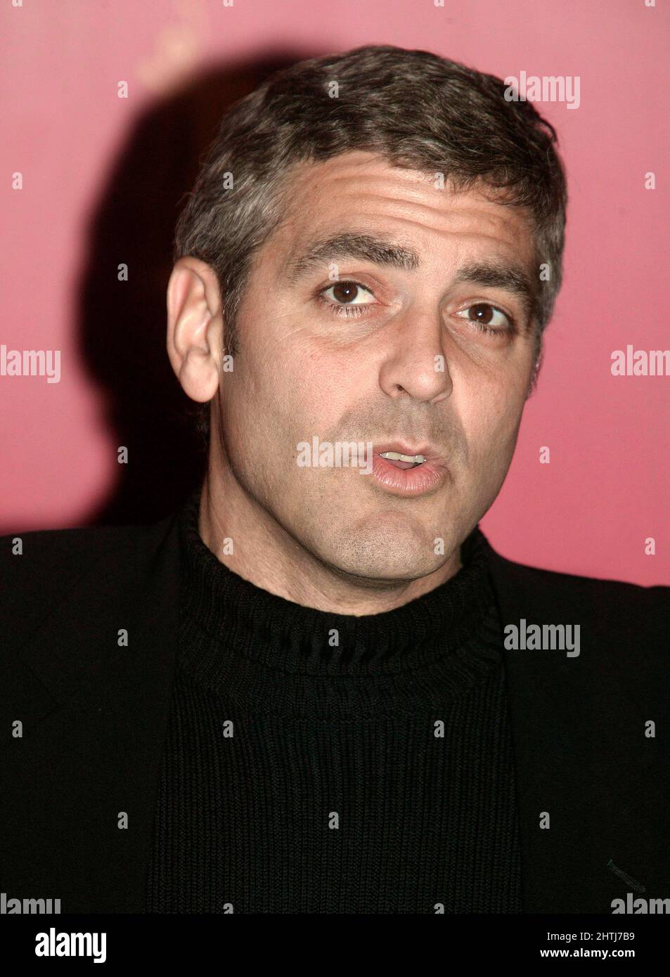 GEORGE CLOONEY AT THE BERLIN FILM FESTIVAL 8TH FEBRUARY 2003 PROMOTING HIS FILM SOLARIS Stock Photo