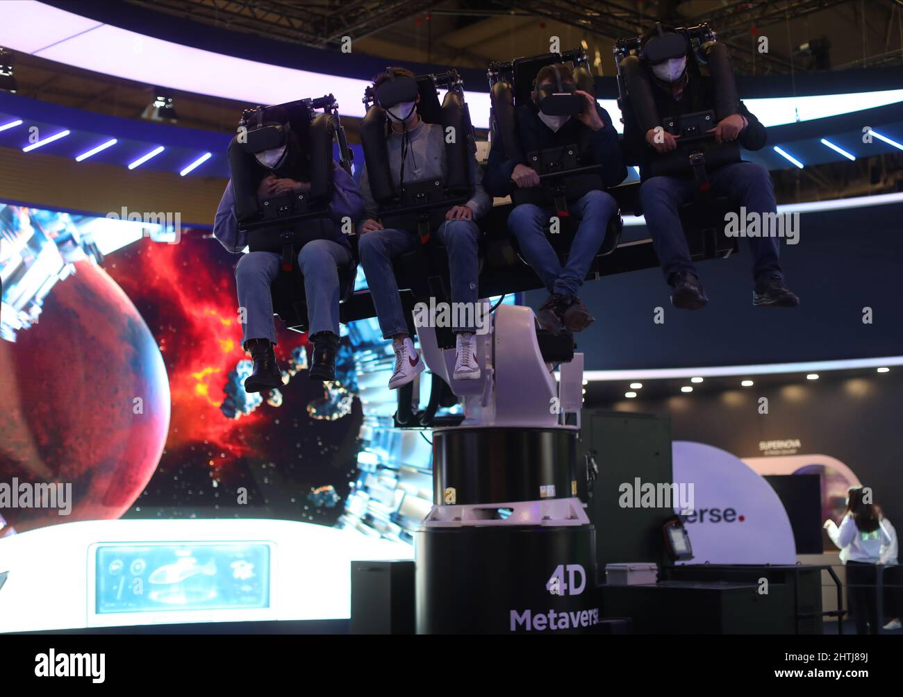 Kritik manuskript trompet Barcelona, Spain. 28th Feb, 2022. Visitors wearing virtual reality (VR)  headsets sits on a mechanical ride at the SK Telecom's stand during the  Mobile World Congress (MWC), the annual trade show organised