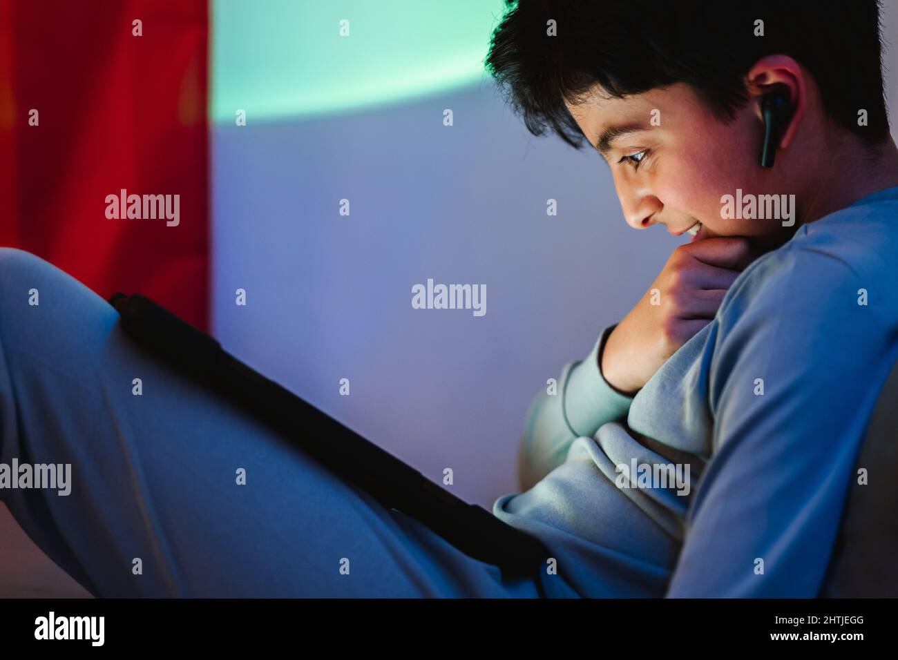 Arab teen boy hi-res stock photography and images - Alamy