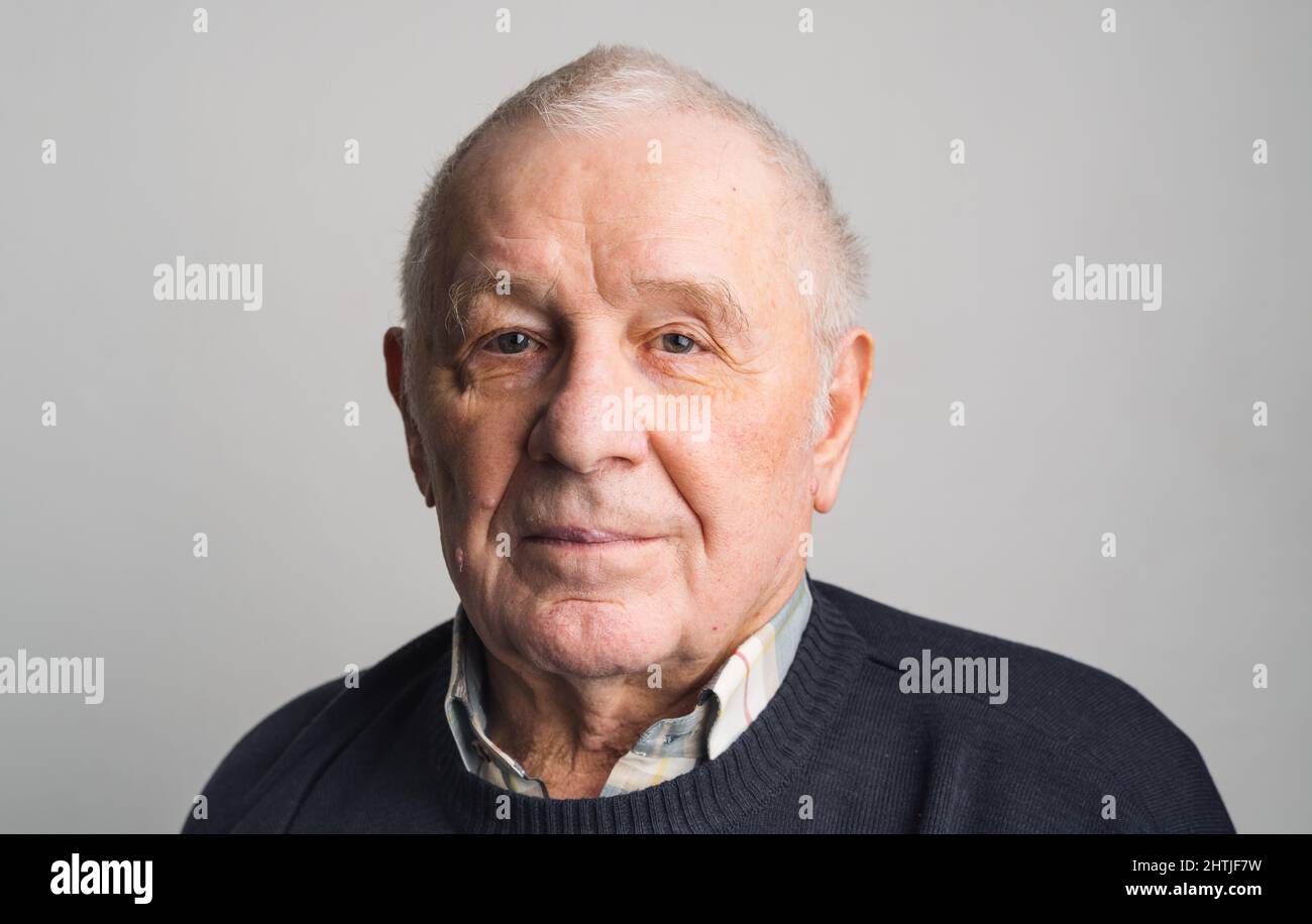 Old male man elderly jumper hi-res stock photography and images - Alamy