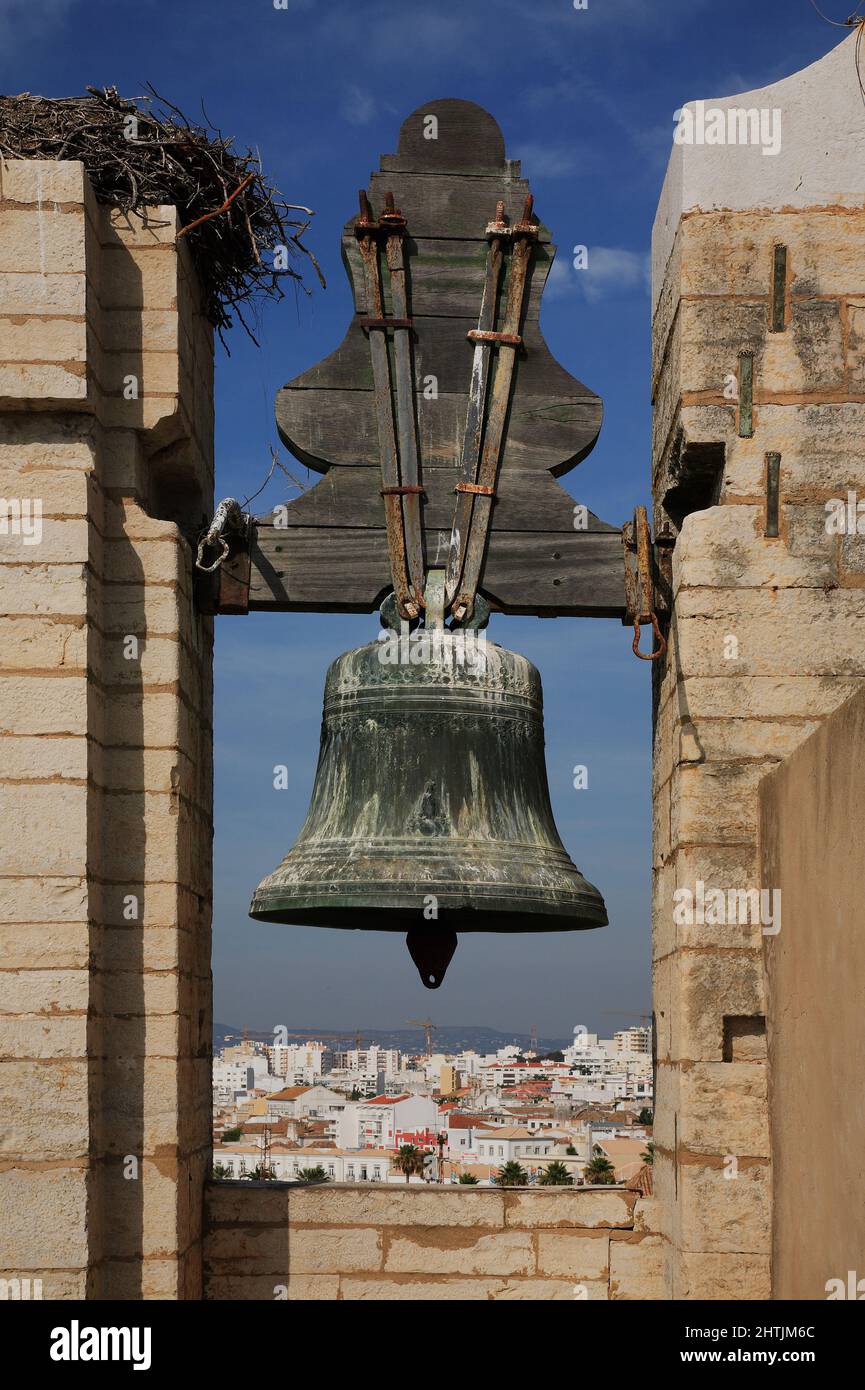 Glocken der Kathedrale Se, Sedos Episcopalis, in Faro, Algarve, Portugal Stock Photo