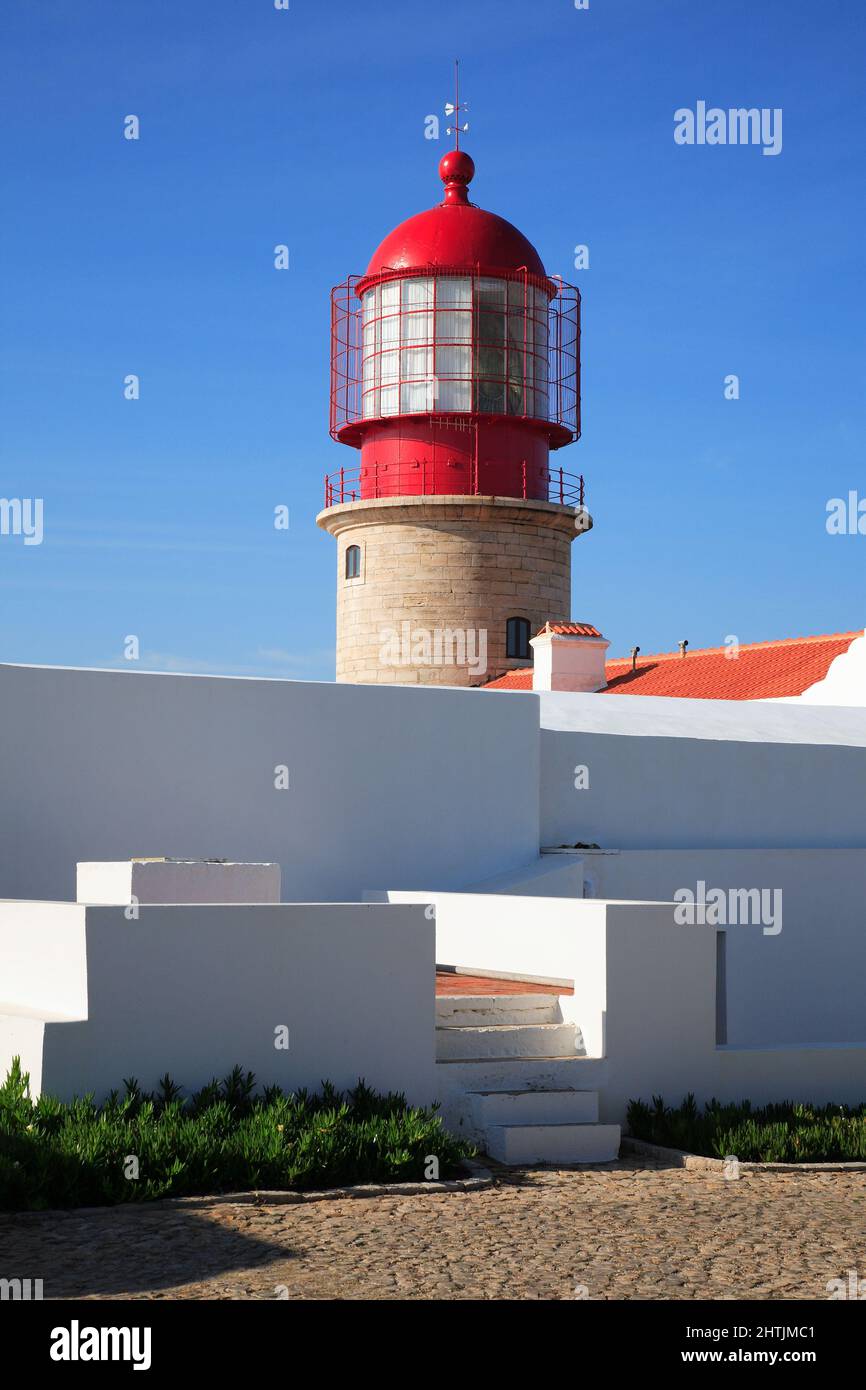 Der Leuchtturm direkt am Cabo de Sao Vicente in der Algarve am südwestlichsten Punkt des europäischen Festlands, Portugal Stock Photo