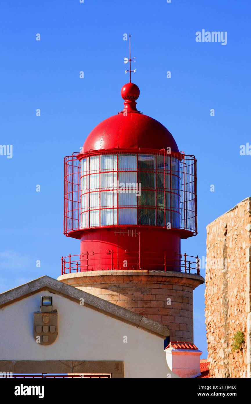 Der Leuchtturm direkt am Cabo de Sao Vicente in der Algarve am südwestlichsten Punkt des europäischen Festlands, Portugal Stock Photo