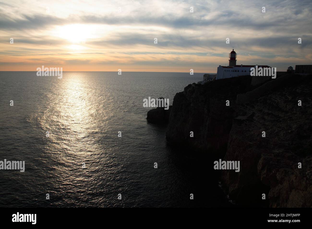 Der Leuchtturm direkt am Cabo de Sao Vicente in der Algarve am südwestlichsten Punkt des europäischen Festlands, Portugal Stock Photo