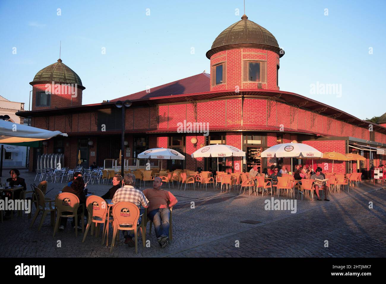 Abendstimmung an der Markthalle von Olhao, Algarve, Portugal Stock Photo