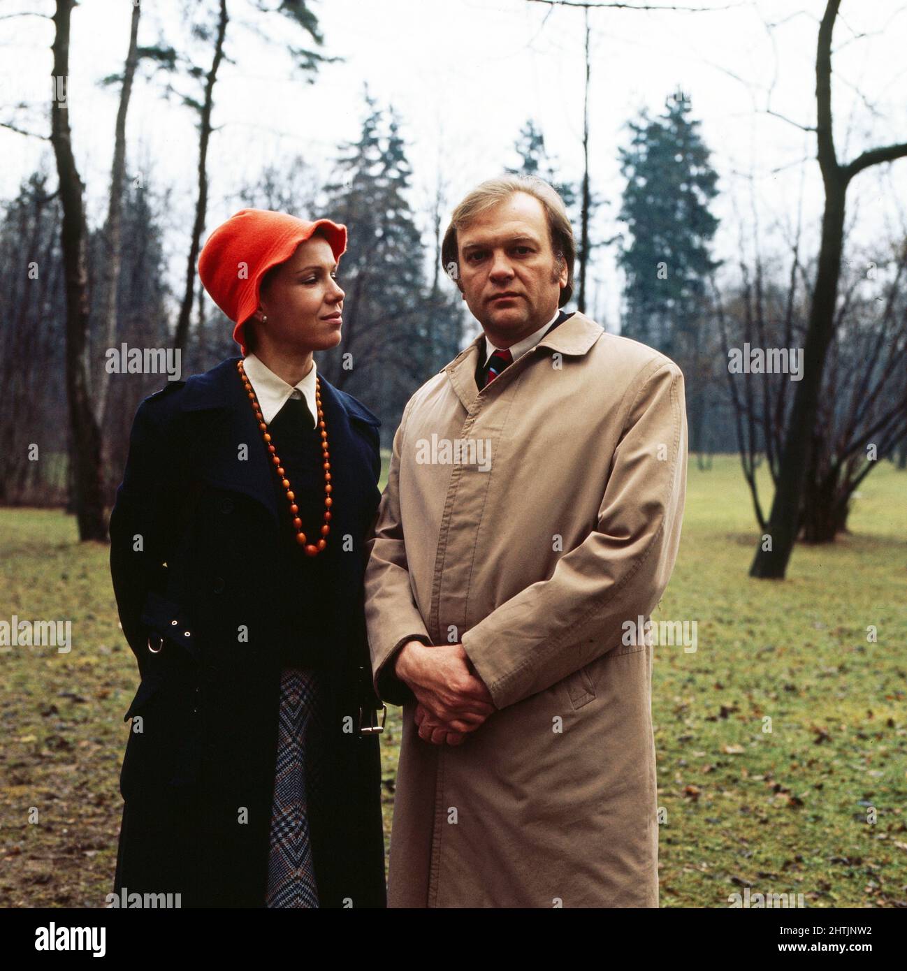 Im Schatten, Fernsehfilm, Deutschland 1976, Darsteller: Witta Pohl, Dieter Kirchlechner Stock Photo