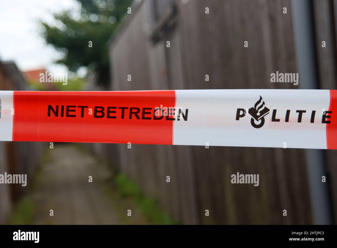 Police lint to block crime scene in Rotterdam with dutch text Politie Niet Betreden (no access) in the Netherlands Stock Photo