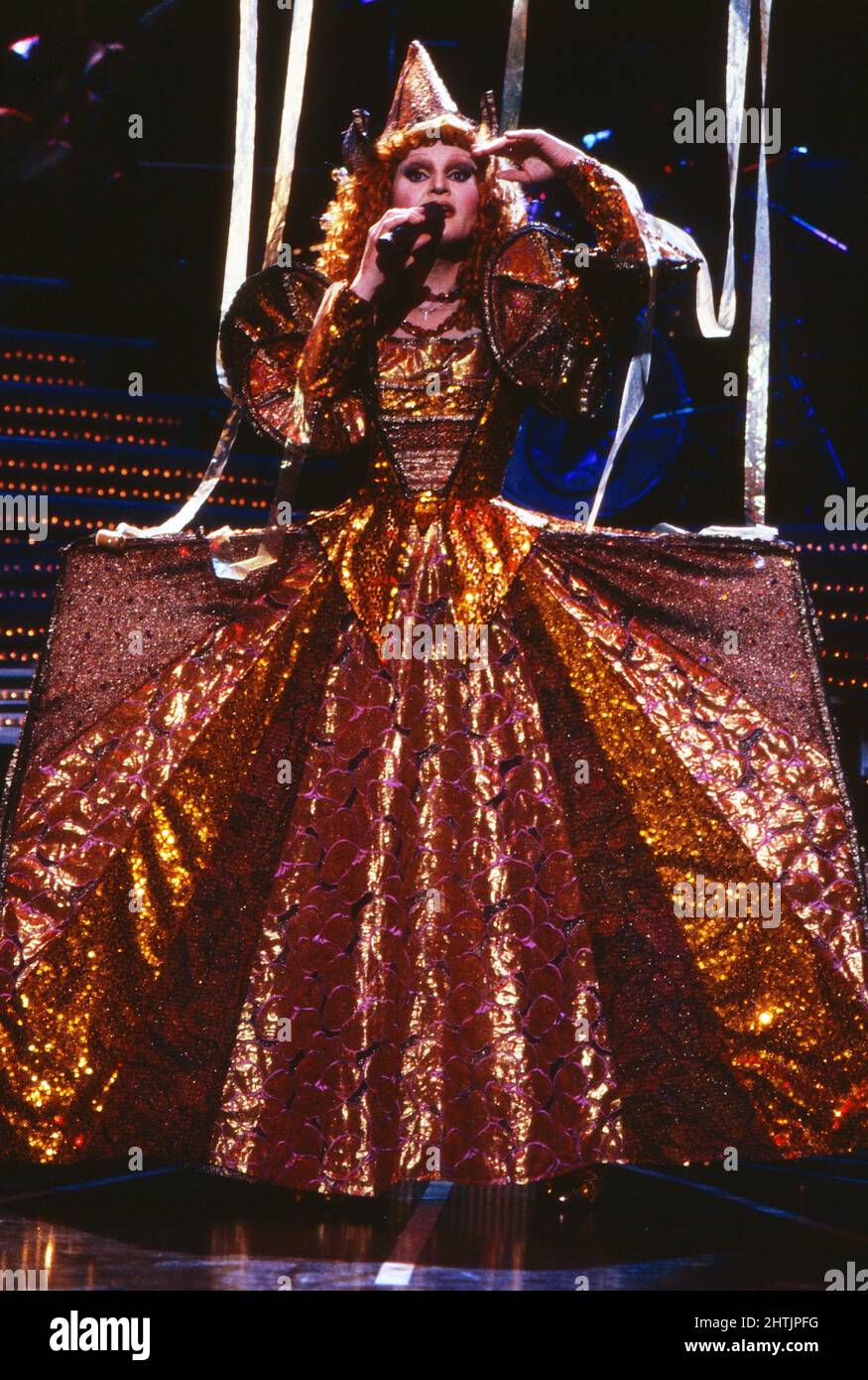 Mary aka Georg Preuße bei einem Auftritt als Königin der Nacht in der Show 'Die frech frivole Illusion mit Mary', Deutschland 1990. Stock Photo