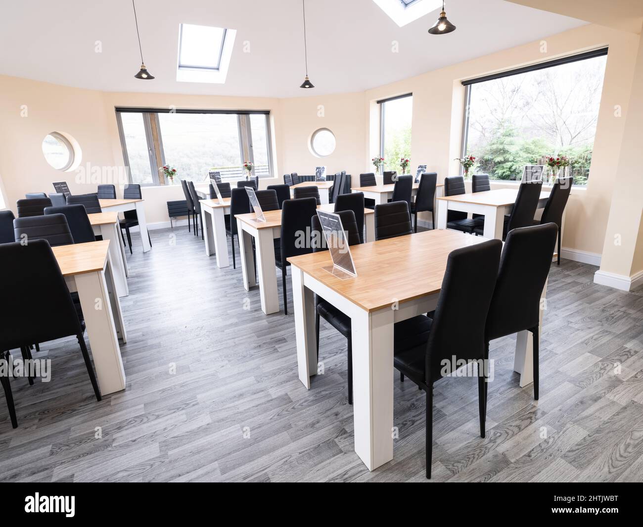 Compo's fish and chip restaurant and takeaway, Holmfirth, West ...