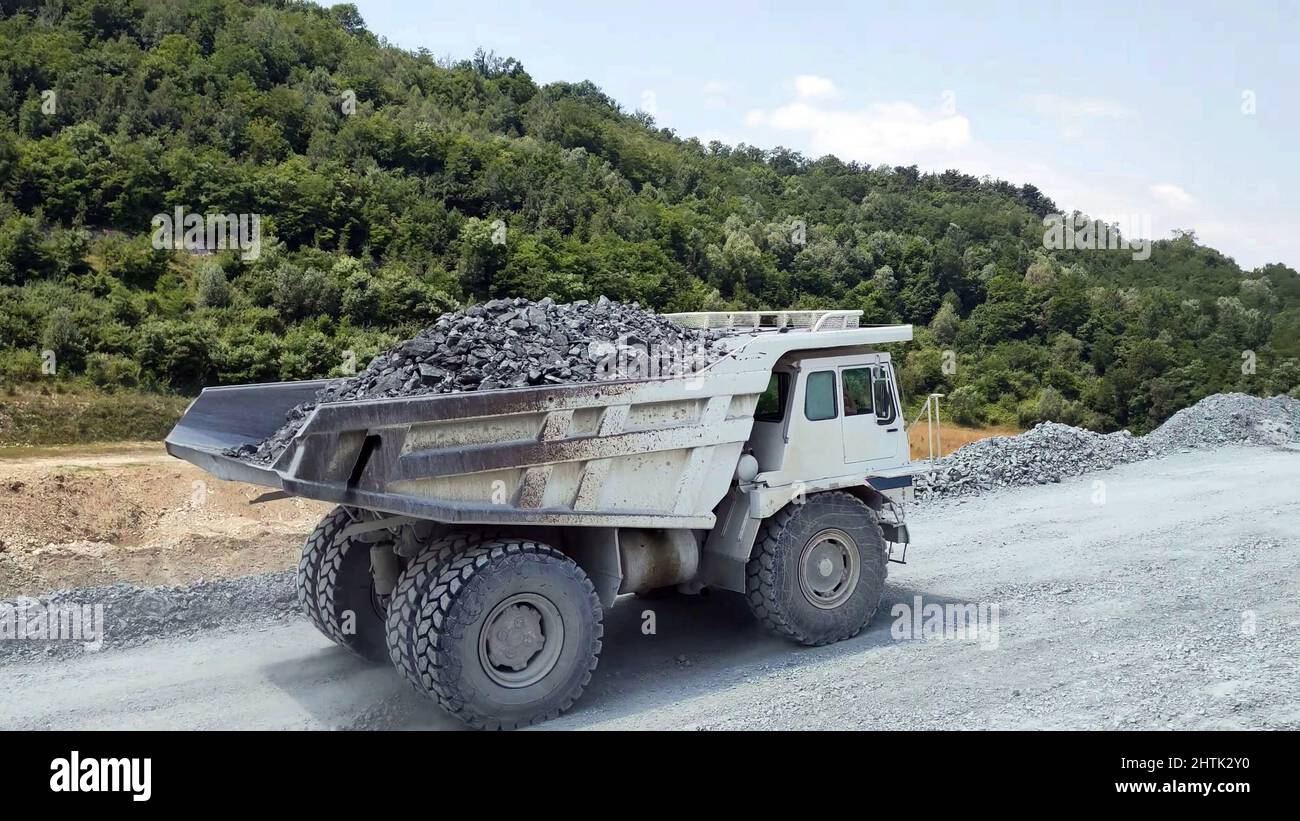 Hauling dirt hi-res stock photography and images - Alamy